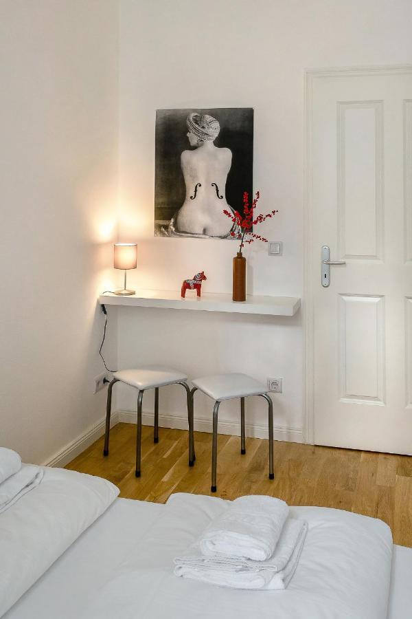 Newton-Appartement Mit 3 Schlafzimmern Berlin Bagian luar foto