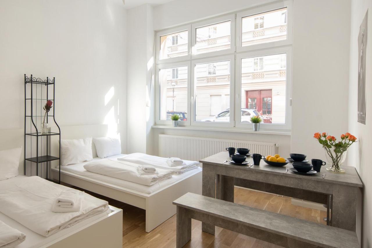 Newton-Appartement Mit 3 Schlafzimmern Berlin Bagian luar foto