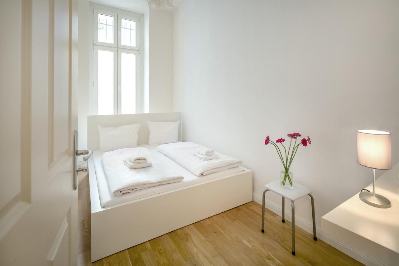Newton-Appartement Mit 3 Schlafzimmern Berlin Bagian luar foto