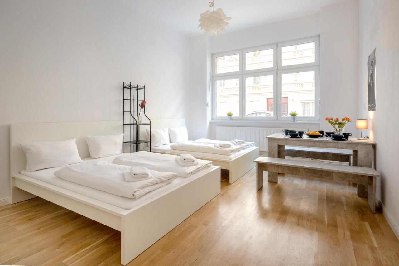 Newton-Appartement Mit 3 Schlafzimmern Berlin Bagian luar foto