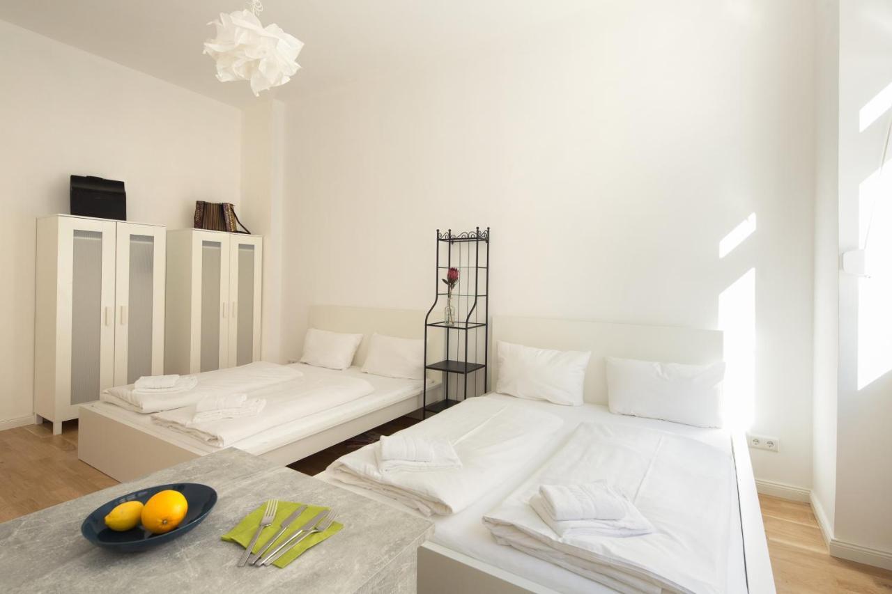 Newton-Appartement Mit 3 Schlafzimmern Berlin Bagian luar foto