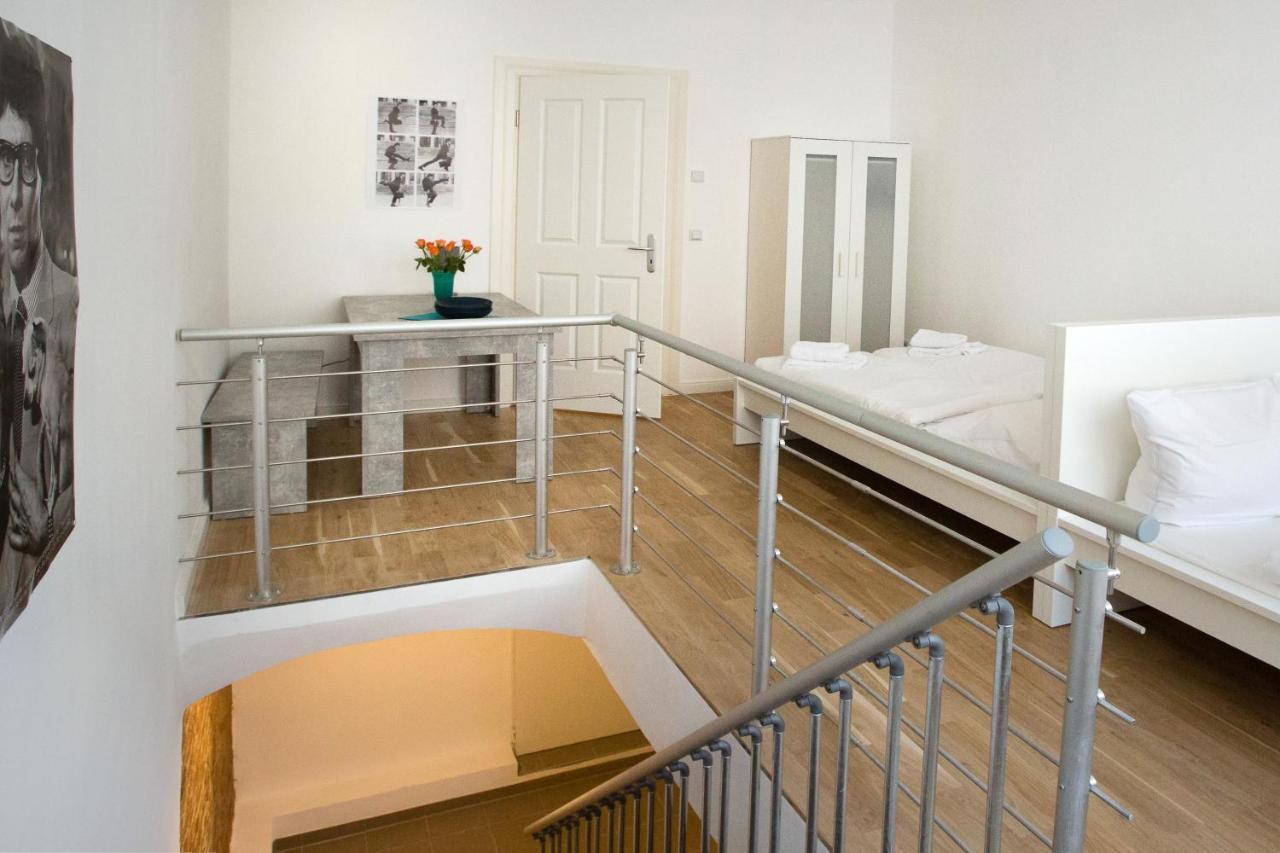 Newton-Appartement Mit 3 Schlafzimmern Berlin Bagian luar foto
