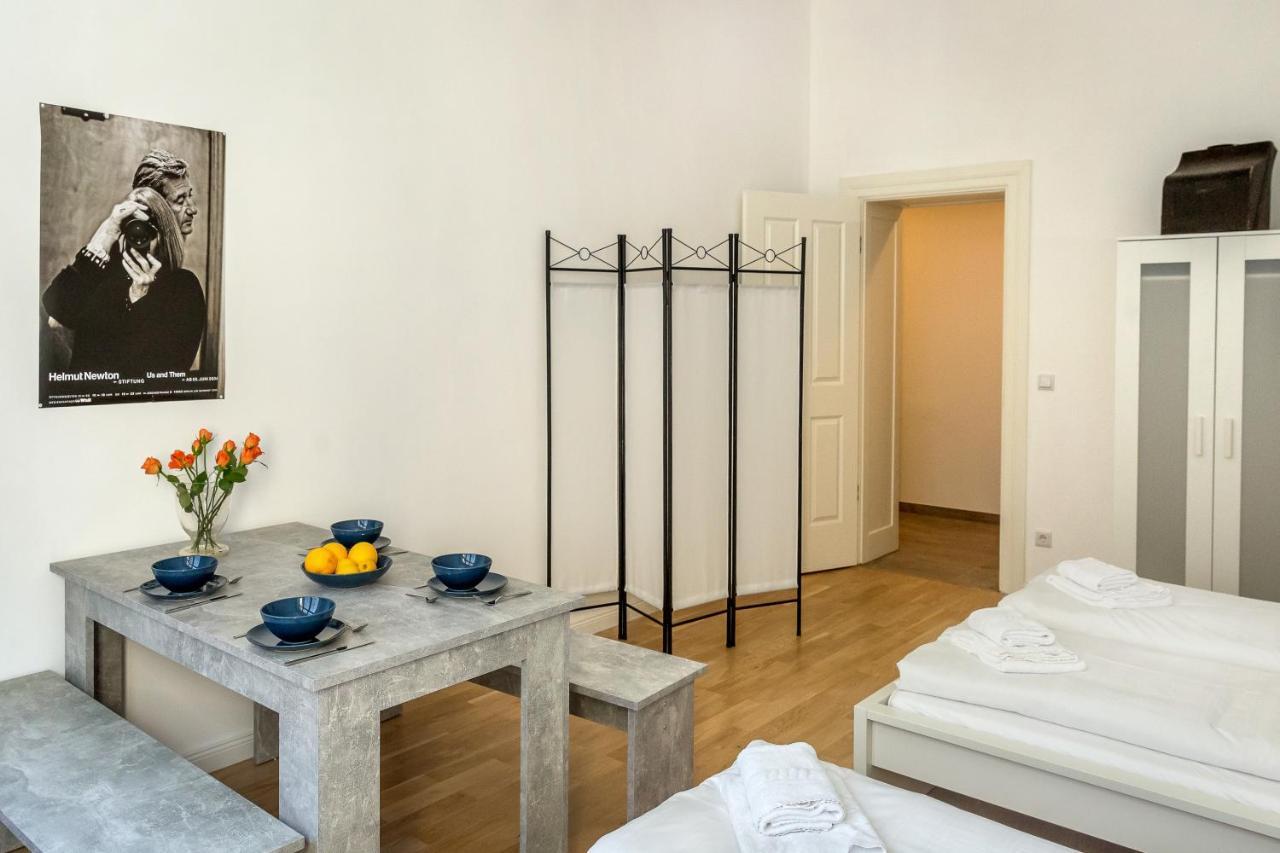 Newton-Appartement Mit 3 Schlafzimmern Berlin Bagian luar foto